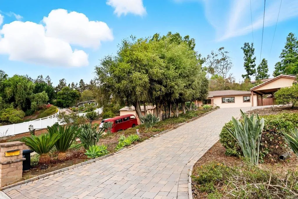 https://cdn.realtyfeed.com/cdn/127/306567905/032ecfd260e598c58ecdf41f5776cfc4.webp