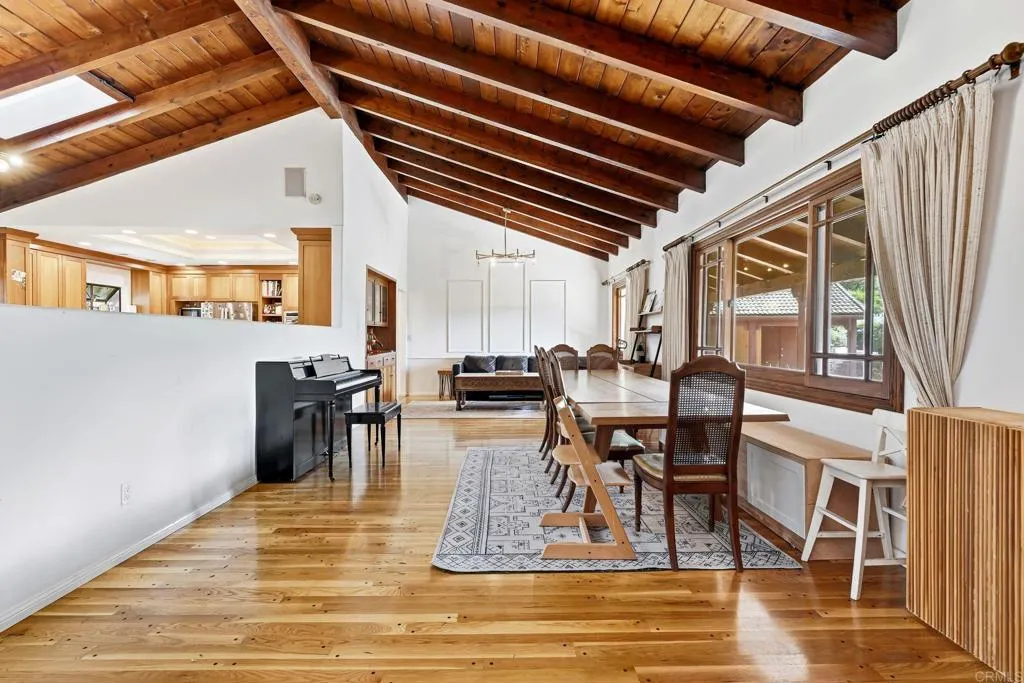 https://cdn.realtyfeed.com/cdn/127/306567905/2cd965f06bf7b73106b73bff2b00b548.webp
