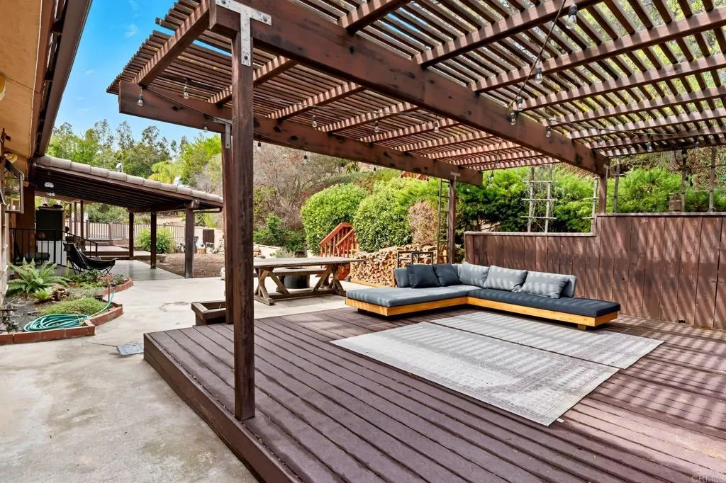 https://cdn.realtyfeed.com/cdn/127/306567905/318d25d52f7c4b9527365d52e54792c2.webp