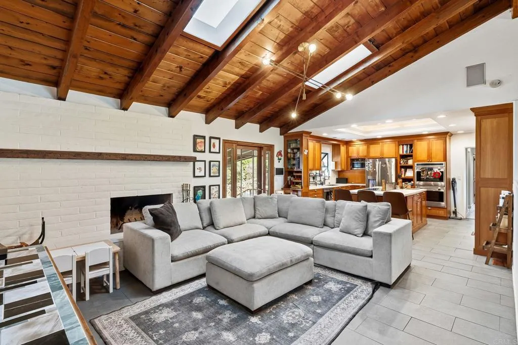 https://cdn.realtyfeed.com/cdn/127/306567905/b6bd8d6ad518a75fa3c30745747e980f.webp