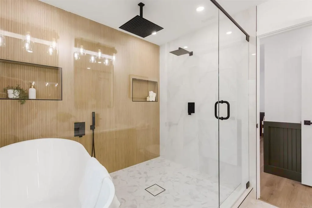 https://cdn.realtyfeed.com/cdn/127/306568016/a8a6ab01f5e05d5ebf54c0acd0a71d65.webp