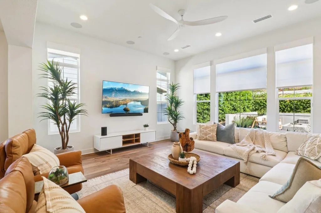 https://cdn.realtyfeed.com/cdn/127/306568036/c90af3ea1edd2a41d2681b33513f6ff3.webp