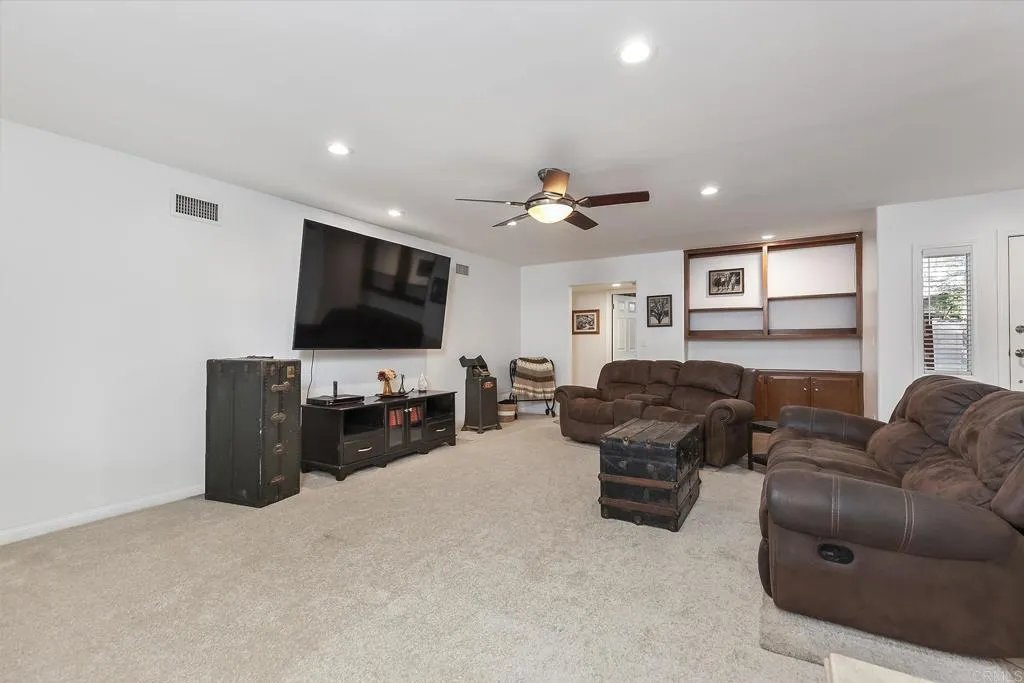 https://cdn.realtyfeed.com/cdn/127/306568102/c7b604feb890616fe14a1c372a3d2045.webp