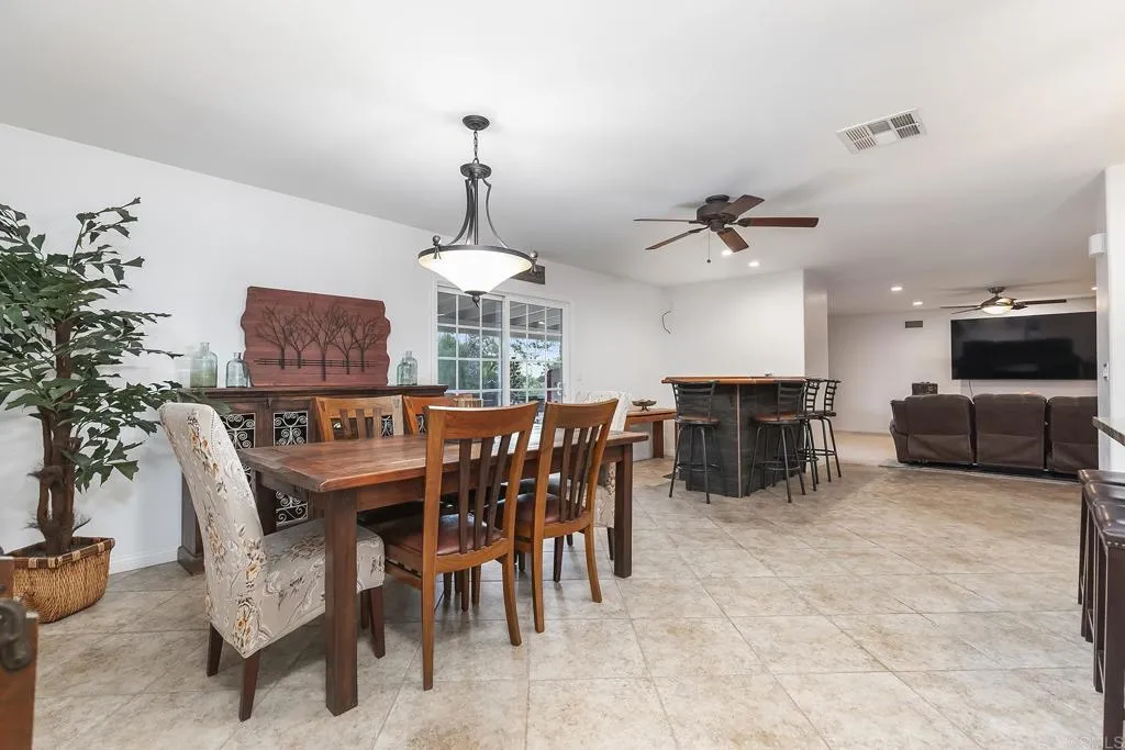 https://cdn.realtyfeed.com/cdn/127/306568102/e353f7f2cc5a804100ef71e75342865c.webp