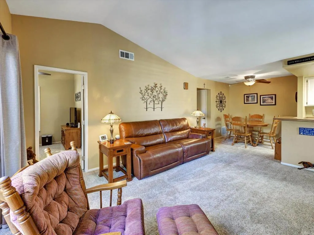 https://cdn.realtyfeed.com/cdn/127/306568184/06c7550e48a4ff6b0f561d4d6a31d2ac.webp