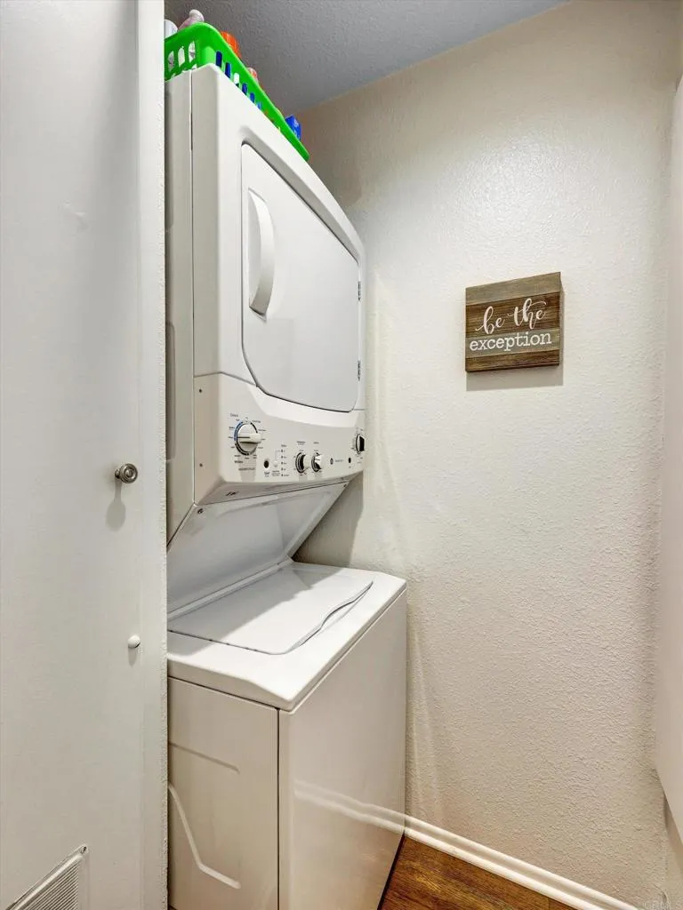 https://cdn.realtyfeed.com/cdn/127/306568184/766ecaf5b3945dcef38af89a6bd62d8f.webp