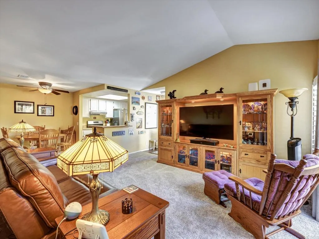 https://cdn.realtyfeed.com/cdn/127/306568184/e1d8125bc397f70686e0ddc87198512f.webp