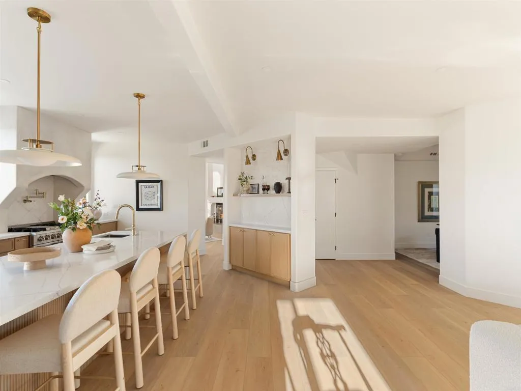 https://cdn.realtyfeed.com/cdn/127/306568233/86bb2fde5a6612f270b44121398f9b3c.webp