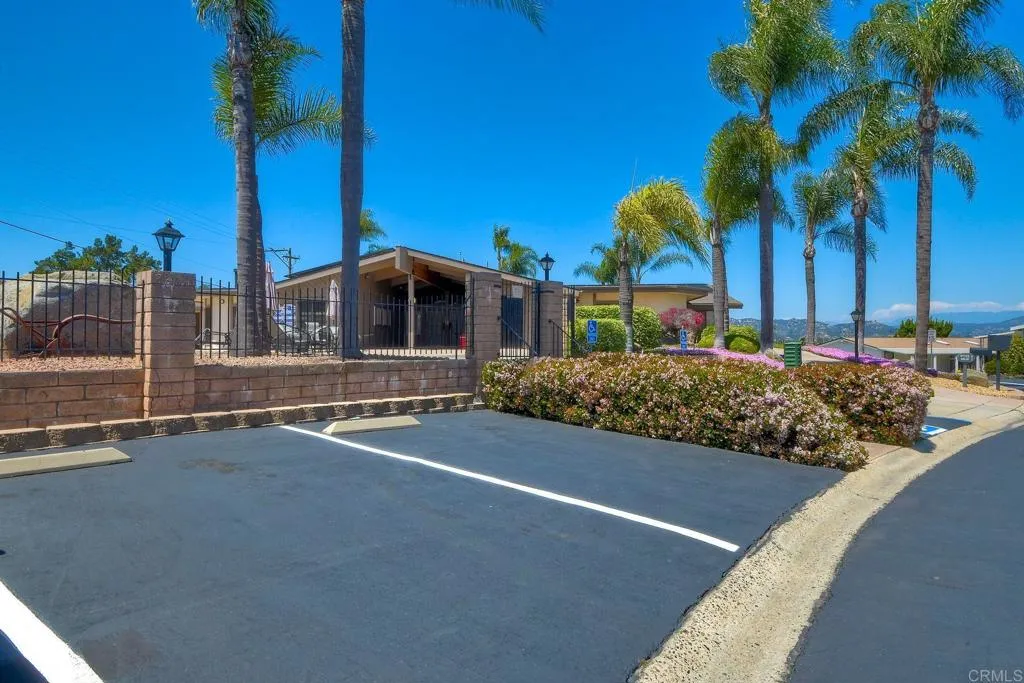 https://cdn.realtyfeed.com/cdn/127/306568234/c92f75bb3c62c49f9aeaec2547f7cd18.webp