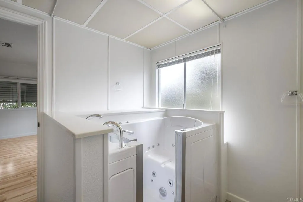 https://cdn.realtyfeed.com/cdn/127/306568234/fd7bbffc84aeab9b36441b90397e6f8e.webp