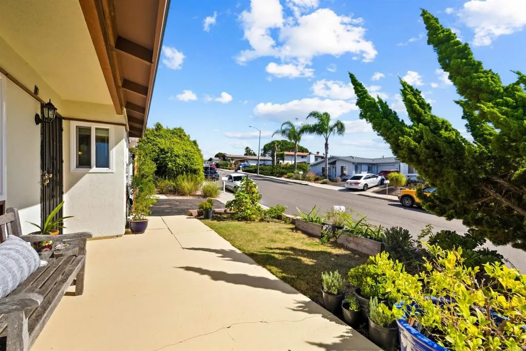 https://cdn.realtyfeed.com/cdn/127/306568238/1dc82ce8aa90c3483c5e40e236a5dc39.webp