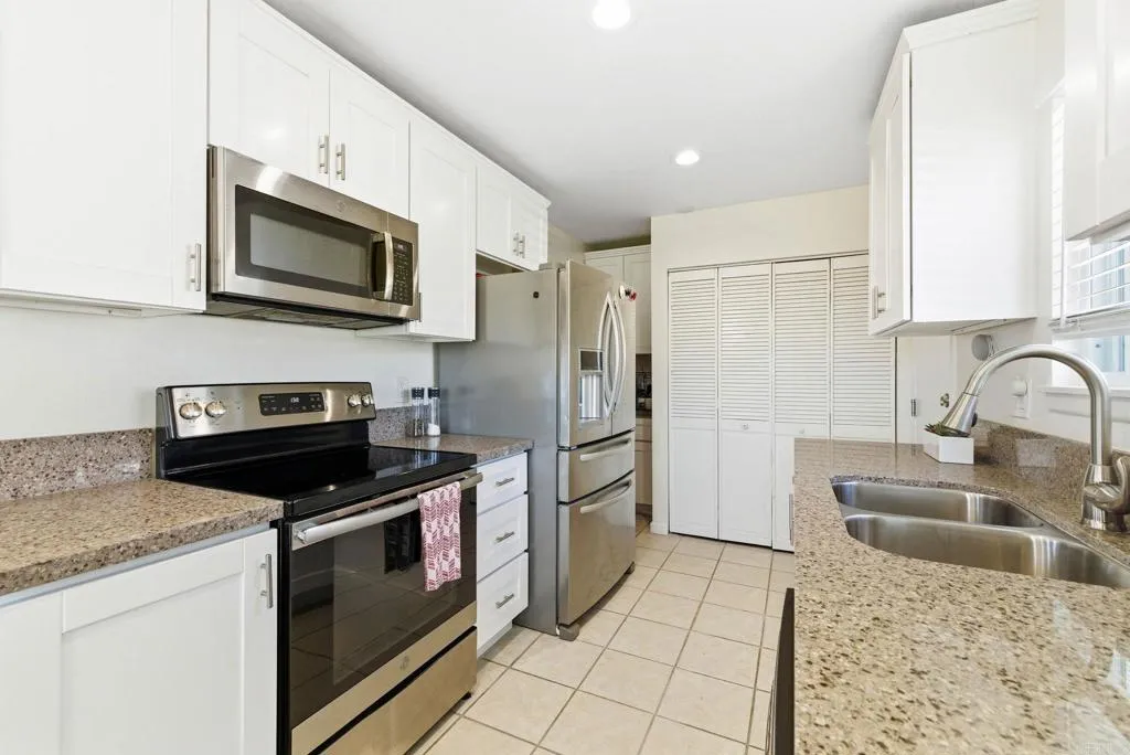 https://cdn.realtyfeed.com/cdn/127/306568238/4262f7e5d69345ba82371c124ef34332.webp