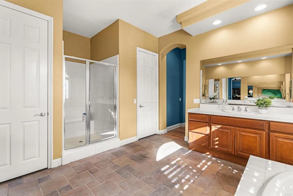 https://cdn.realtyfeed.com/cdn/127/306568296/6363962984370ee8185e0abb47a26afb.webp