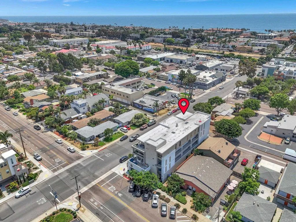https://cdn.realtyfeed.com/cdn/127/306568351/32e435a1860ec7ca79c33def496fb0ff.webp