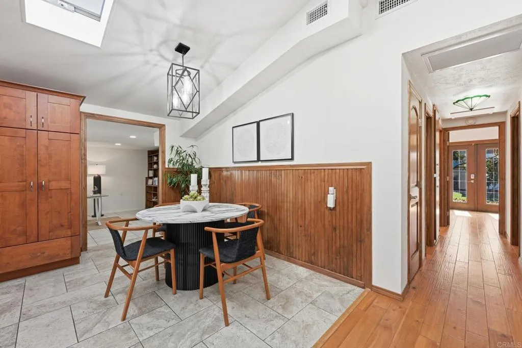 https://cdn.realtyfeed.com/cdn/127/306568357/6cef27d1bdcf43cb83b33a2056a2deea.webp