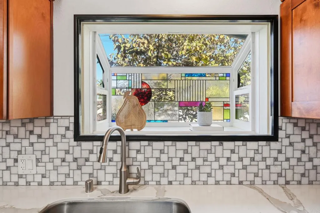https://cdn.realtyfeed.com/cdn/127/306568357/8e0fe409c91c20e69ee65fa56c703bd4.webp