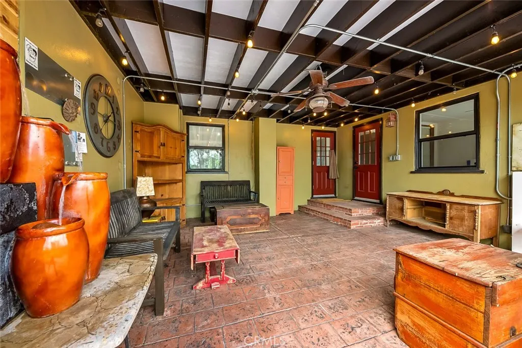 https://cdn.realtyfeed.com/cdn/127/306568413/a44f5c8c23c43a3de23fb5e3d385105d.webp