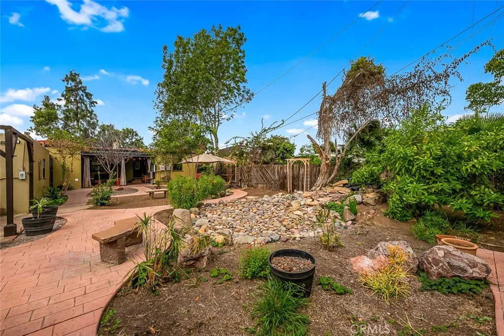 https://cdn.realtyfeed.com/cdn/127/306568413/d6ee7af4a99c5c43df4c3f65277018a1.webp