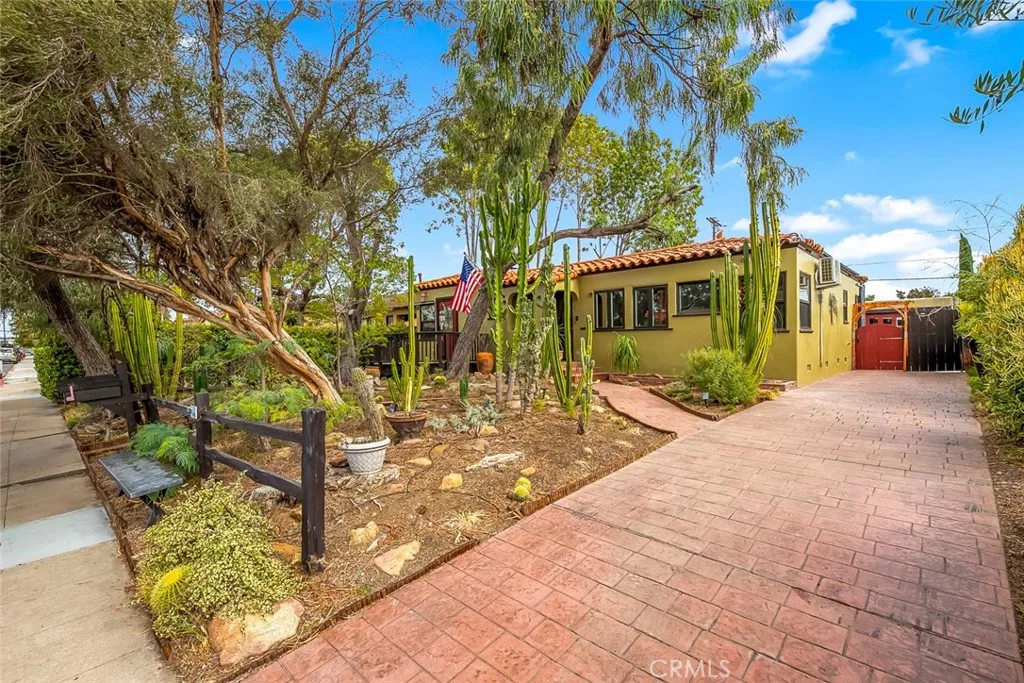 https://cdn.realtyfeed.com/cdn/127/306568413/e3fe067a149c42c65536594025a3eeff.webp