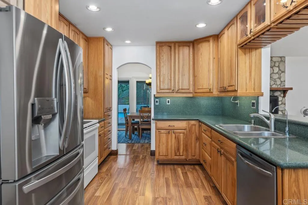 https://cdn.realtyfeed.com/cdn/127/306568497/658514b3e6f83aa5445c71742de21b12.webp