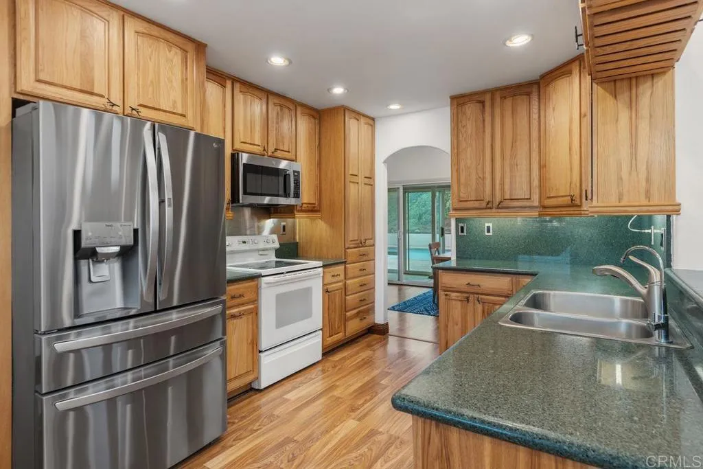 https://cdn.realtyfeed.com/cdn/127/306568497/b1635934f8ca287de060069e4b395439.webp