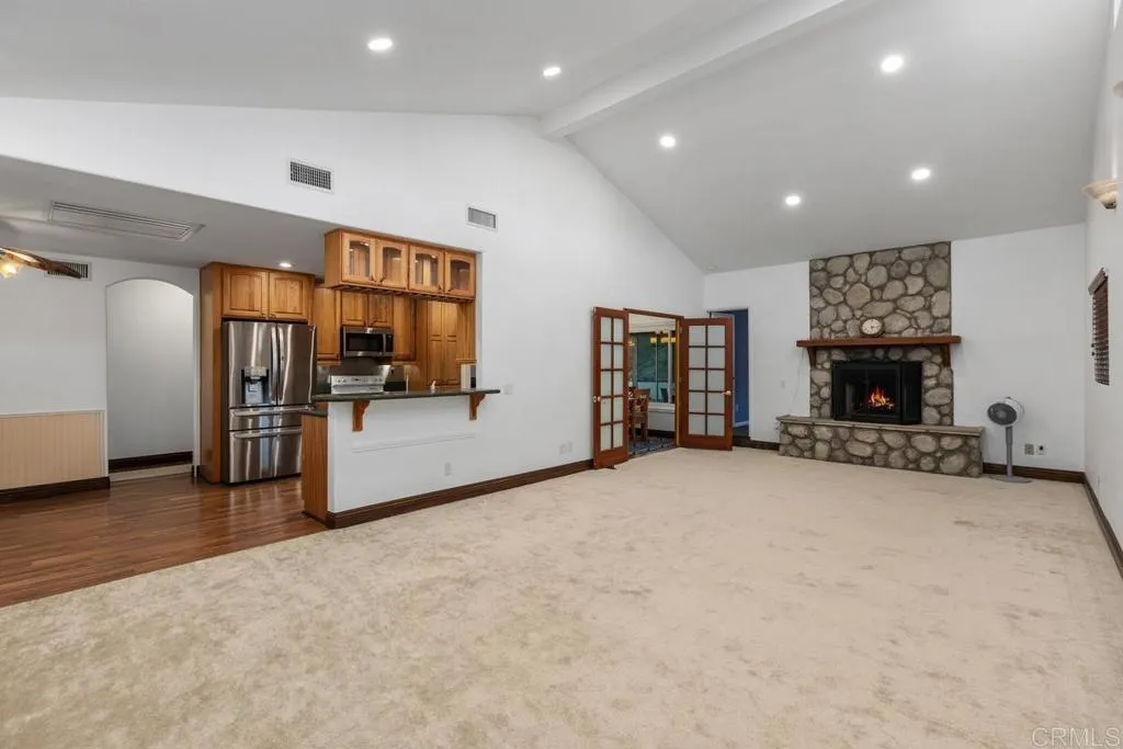 https://cdn.realtyfeed.com/cdn/127/306568497/b74e4b59b014168e33471818bc6658a1.webp