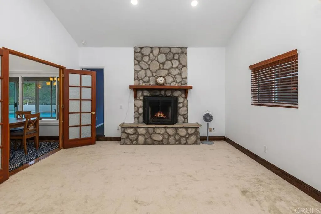 https://cdn.realtyfeed.com/cdn/127/306568497/cad94930aadd6e45b1215426763a421e.webp