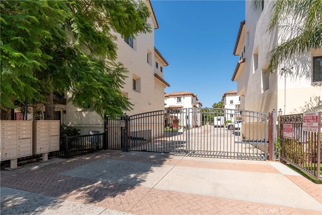 1075 N Maclay Unit Avenue Unit 26, San Fernando, CA 91340 - Photo 2 of 23, San Fernando, CA
