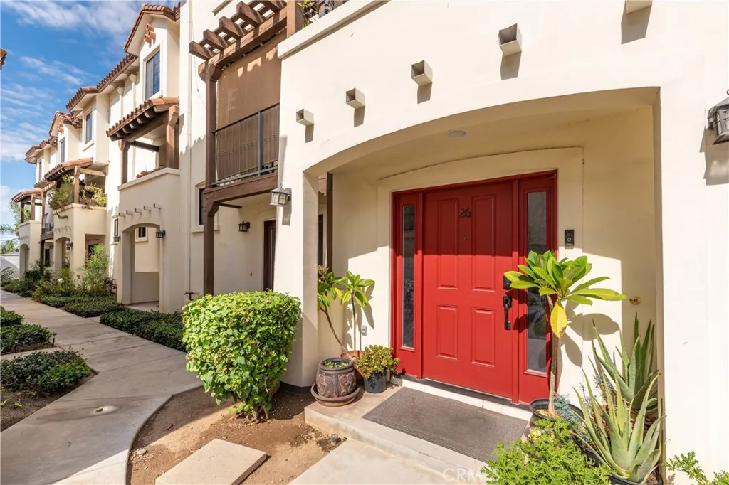 1075 N Maclay Unit Avenue Unit 26, San Fernando, CA 91340 - Photo 3 of 23, San Fernando, CA