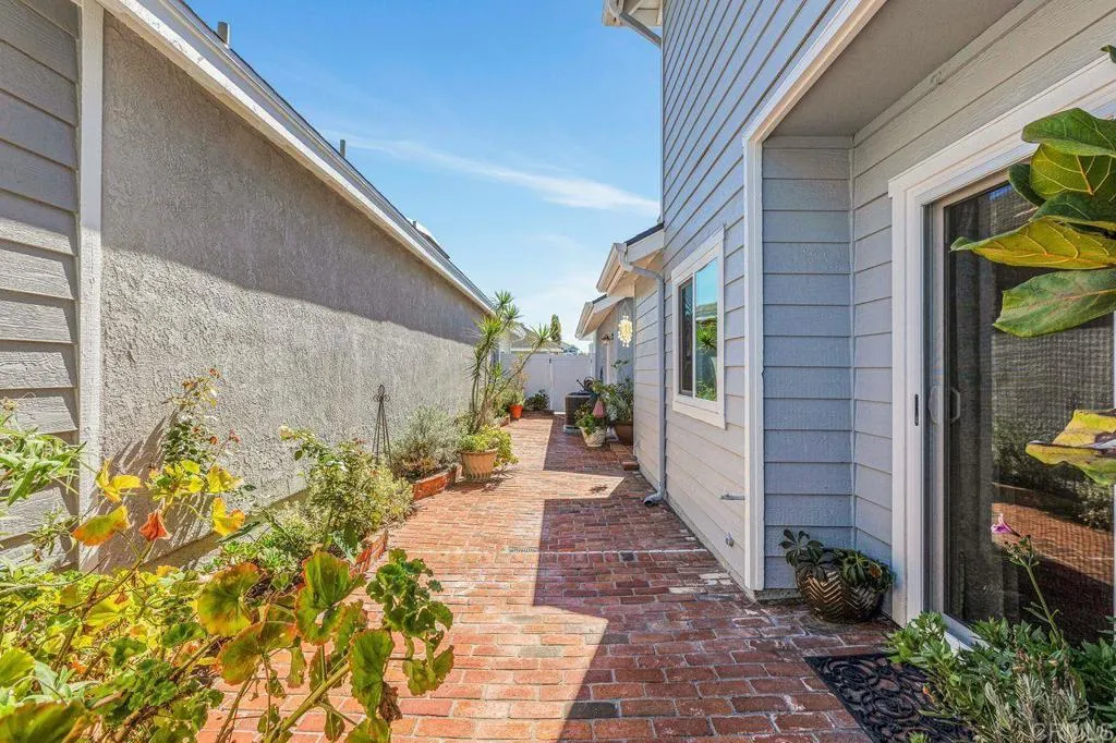 https://cdn.realtyfeed.com/cdn/127/306568515/0a174daf5ecfbcbca077c7c1369c1cd5.webp