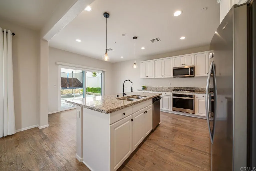https://cdn.realtyfeed.com/cdn/127/306568521/ab562374ab893fe81b7f0813acf1e751.webp