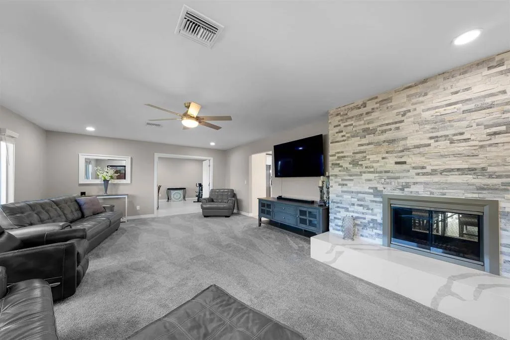 https://cdn.realtyfeed.com/cdn/127/306568591/21fbbb498b29619e5b6975a0b5fd988a.webp