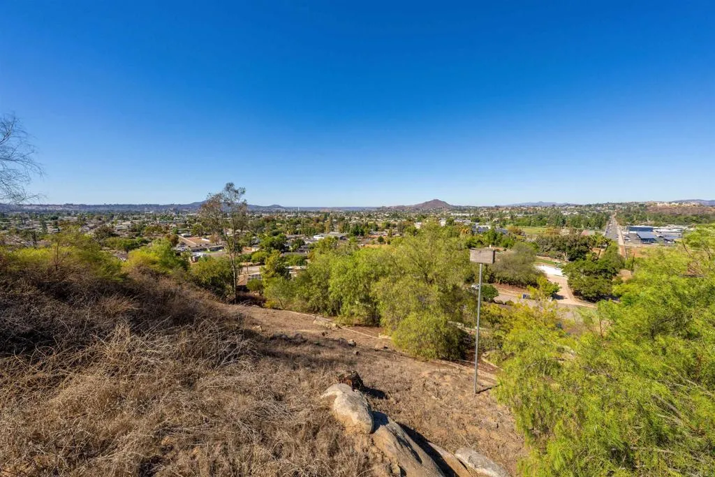 https://cdn.realtyfeed.com/cdn/127/306568591/518f0316bf2999fcba95f14a75450aa6.webp