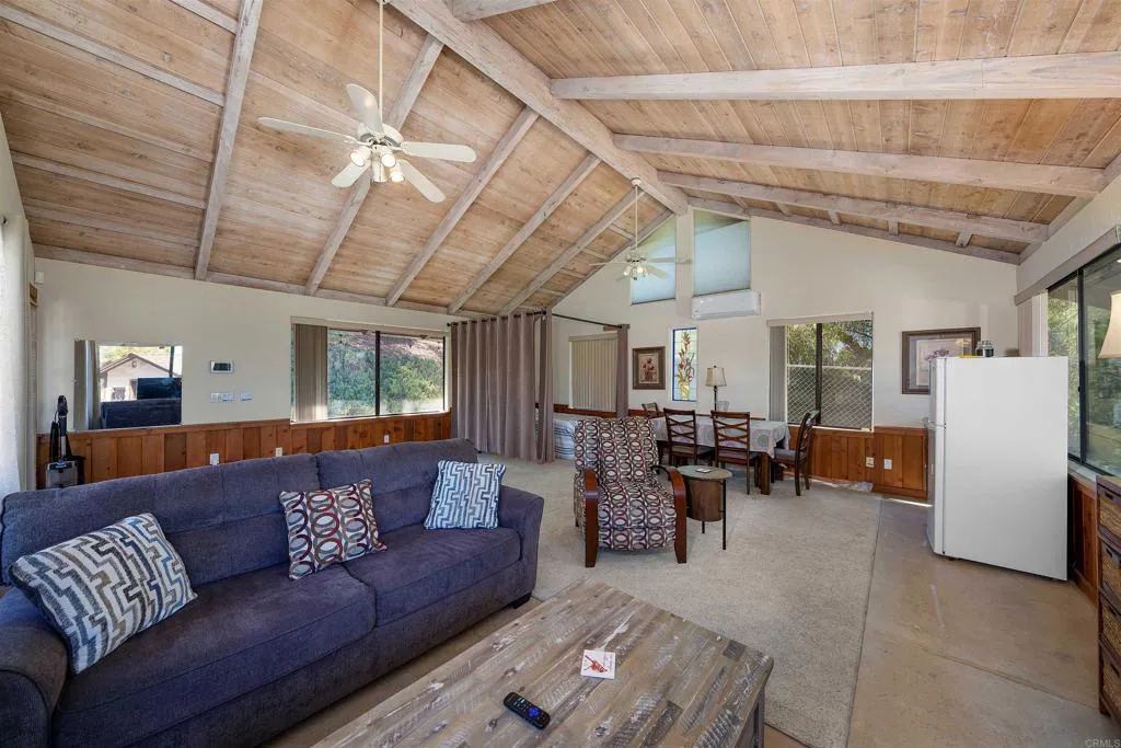 https://cdn.realtyfeed.com/cdn/127/306568591/52bbecb2f651b7b5ea4edfba8de9b1c2.webp