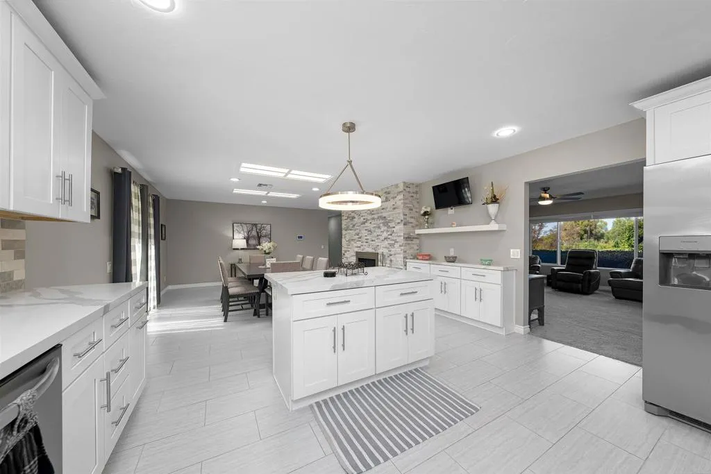 https://cdn.realtyfeed.com/cdn/127/306568591/79a665f6e298838d44de44de1d1509e8.webp