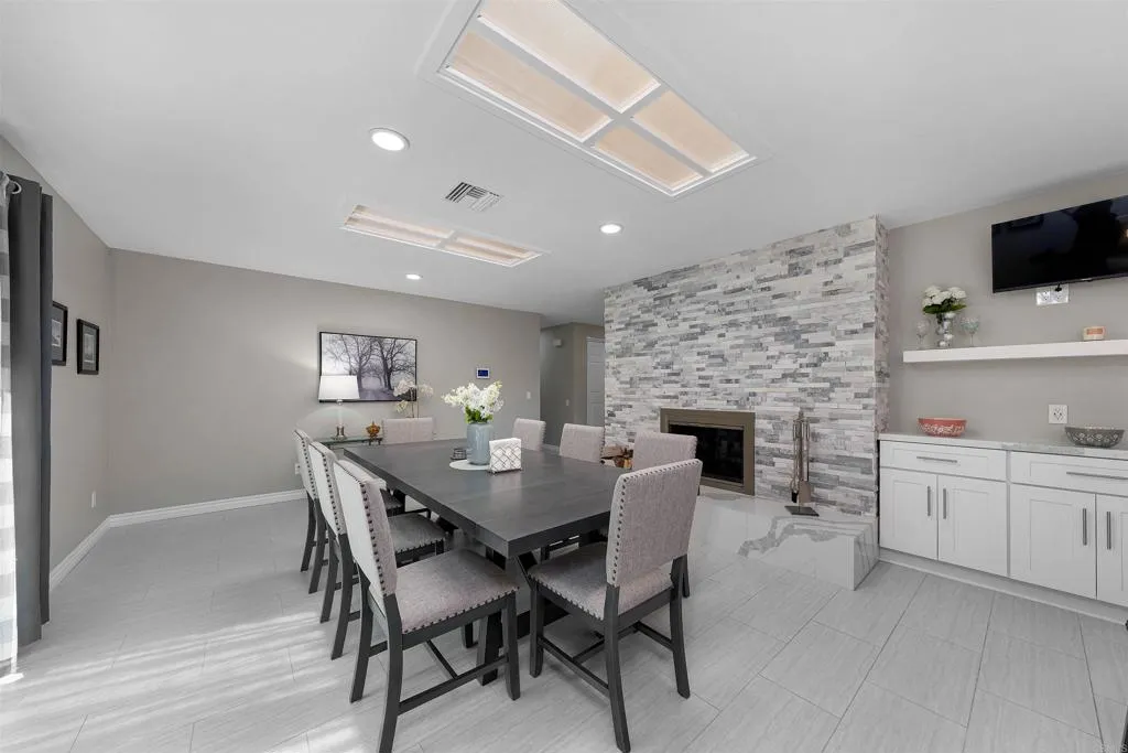 https://cdn.realtyfeed.com/cdn/127/306568591/ed252ddf771948f1d9ce96a89a1eacda.webp