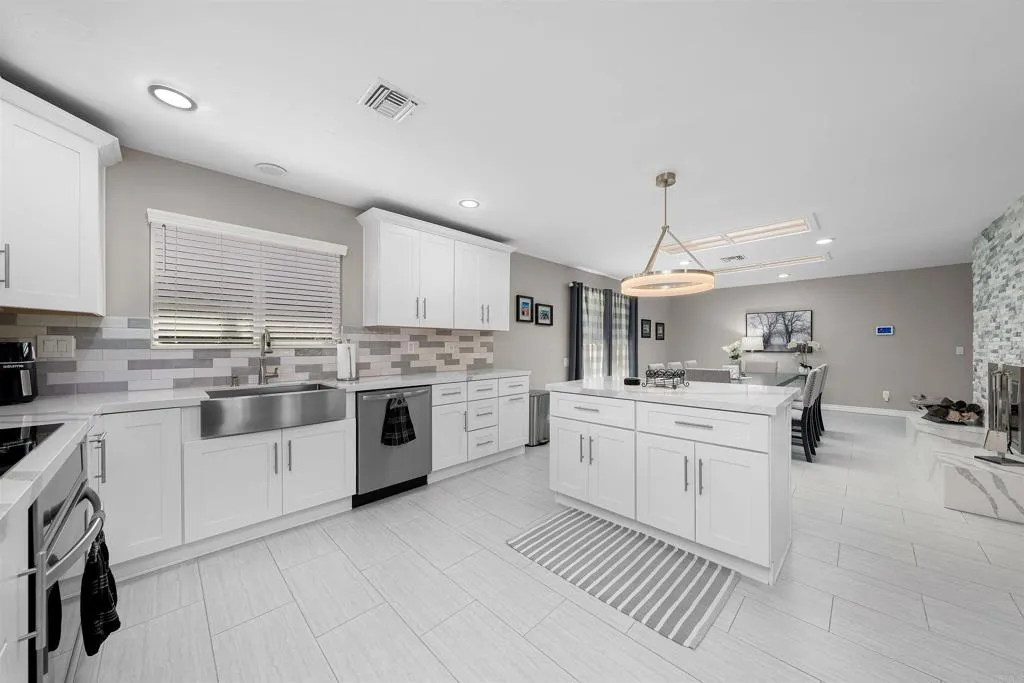https://cdn.realtyfeed.com/cdn/127/306568591/f789c1cf4cc62261b278edc811bd3c31.webp