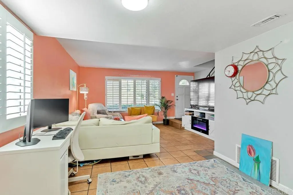 https://cdn.realtyfeed.com/cdn/127/306568609/1024ea8e9adfb6cf4b30a52301ff26e9.webp