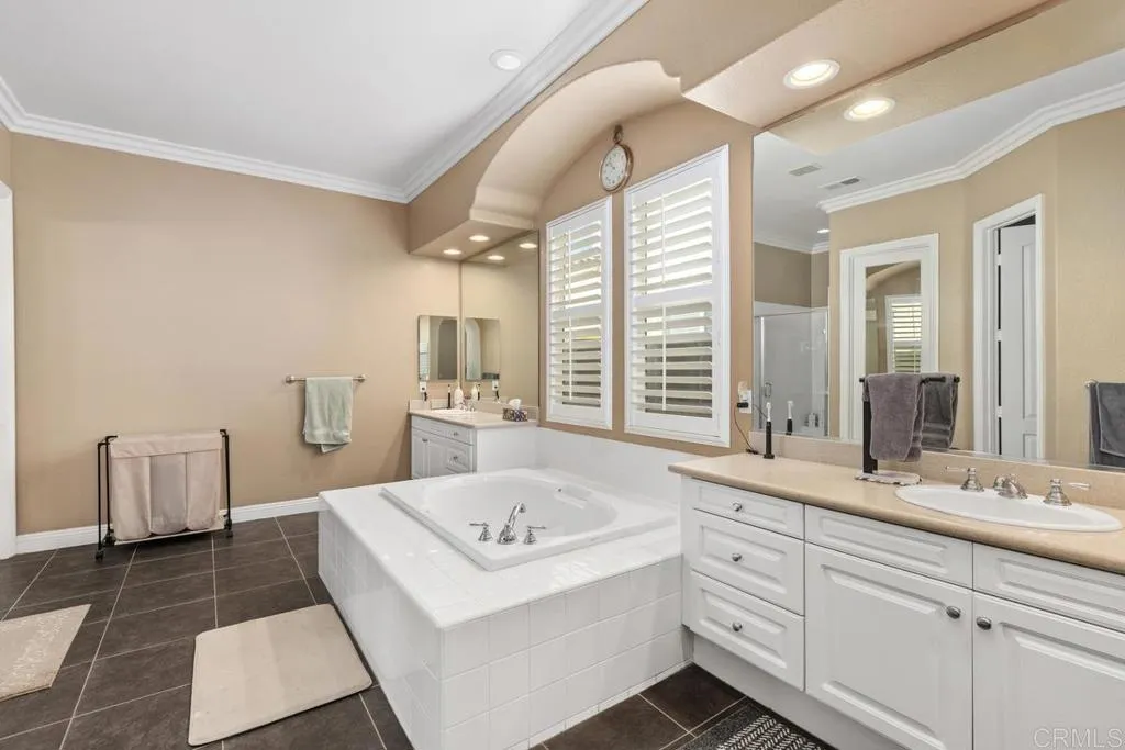 https://cdn.realtyfeed.com/cdn/127/306568702/f7e125942e4ff83a97fbd53edf5f894c.webp