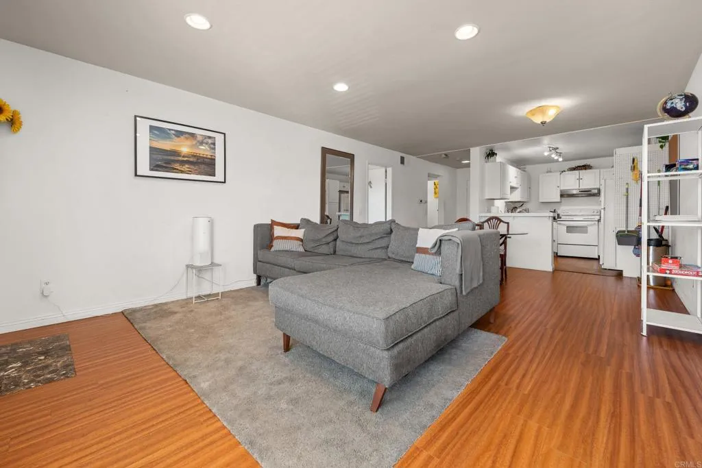 Photo #2: PTP2507908 Listing 
