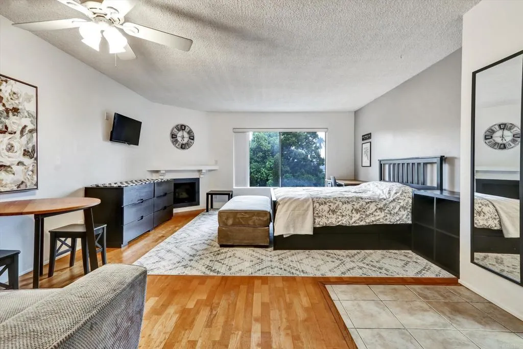 https://cdn.realtyfeed.com/cdn/127/306568876/2d42242e2a8edc397a8e65296fadf219.webp