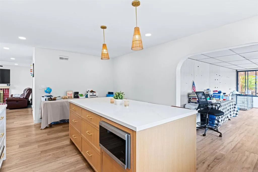 https://cdn.realtyfeed.com/cdn/127/306568881/e712f2211f24023bfc0d047722685a42.webp