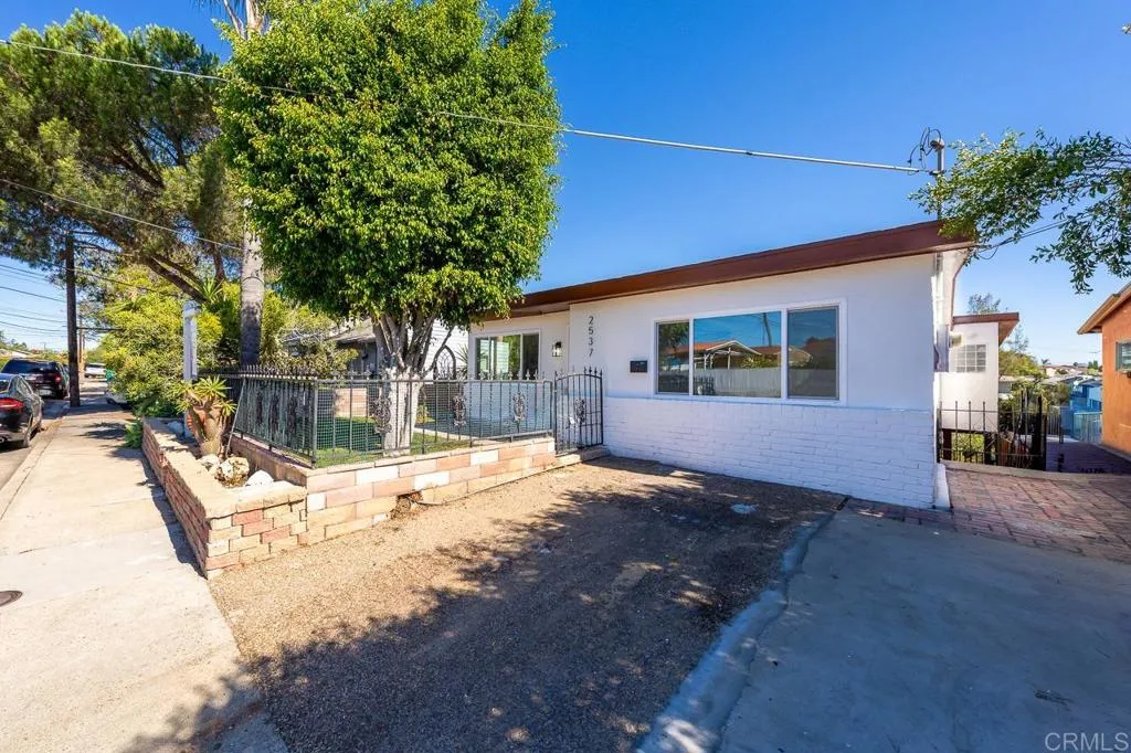https://cdn.realtyfeed.com/cdn/127/306568903/19596f3f7eecf06156e10cc17c69610f.webp