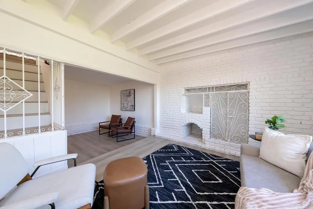 https://cdn.realtyfeed.com/cdn/127/306568903/ee19d0bacb7e32e177ec72c3881babe5.webp