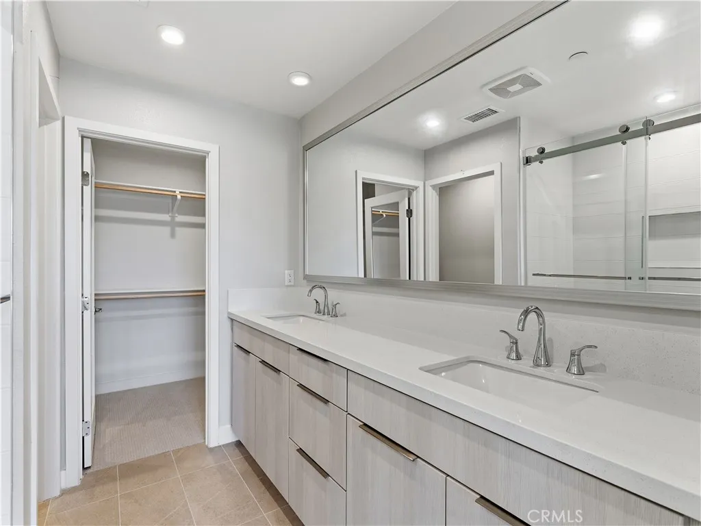 https://cdn.realtyfeed.com/cdn/127/306568979/24bf0de8fc6738abf5fd42a8ac4bfb0b.webp
