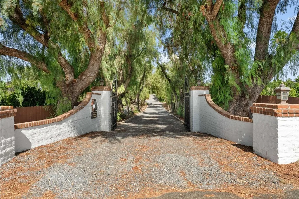 https://cdn.realtyfeed.com/cdn/127/306569169/443eacc41fdbd6abc83f6beff3a972d8.webp