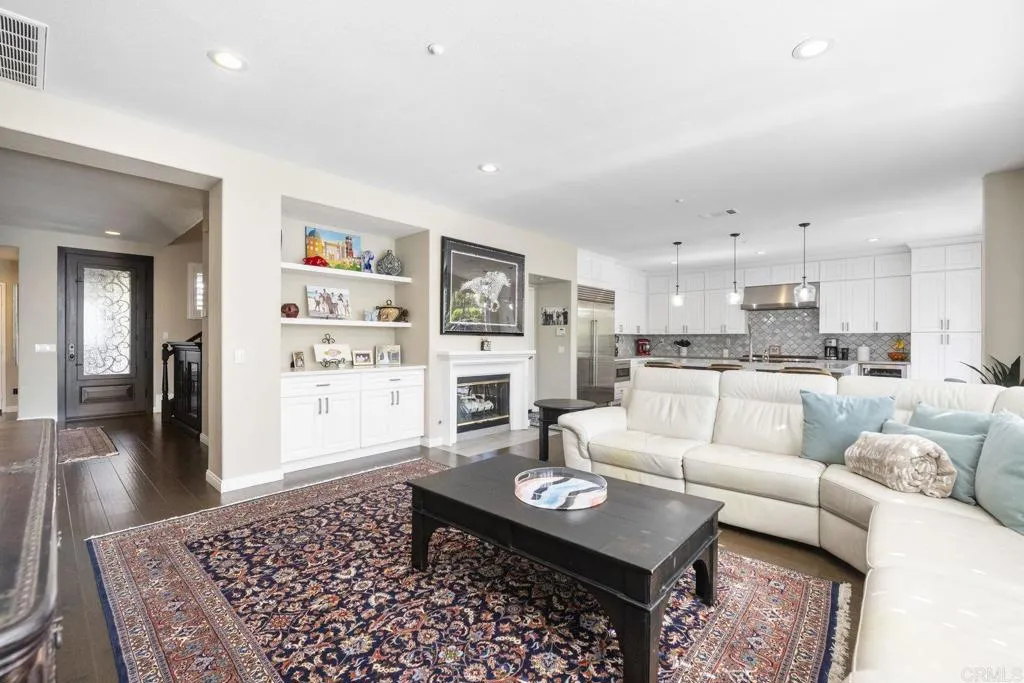 https://cdn.realtyfeed.com/cdn/127/306569199/0dd1986ecf126bf10b972548b2380725.webp