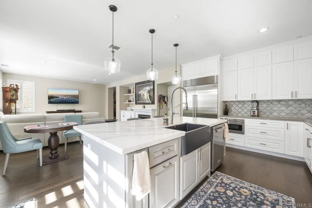 https://cdn.realtyfeed.com/cdn/127/306569199/62518939ff1ea5d5d45113619b545d5c.webp