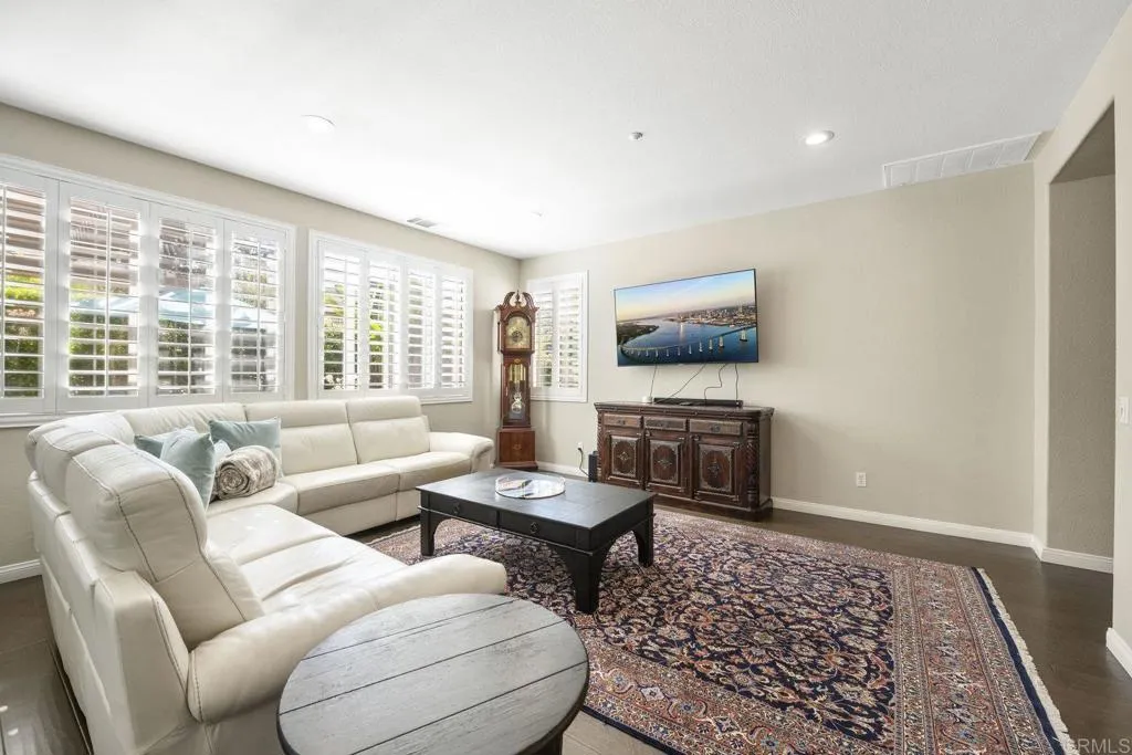 https://cdn.realtyfeed.com/cdn/127/306569199/d48108a6a73641338d94b9e870c32680.webp