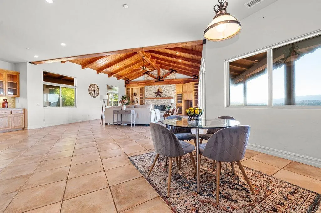 https://cdn.realtyfeed.com/cdn/127/306569204/03d5a7d187ecf2602122a73dc8b65f95.webp